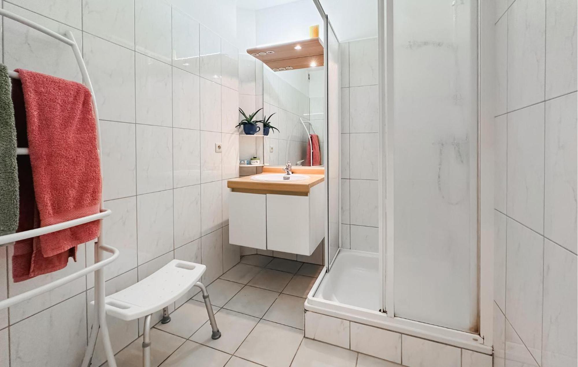 2 Bedroom Lovely In